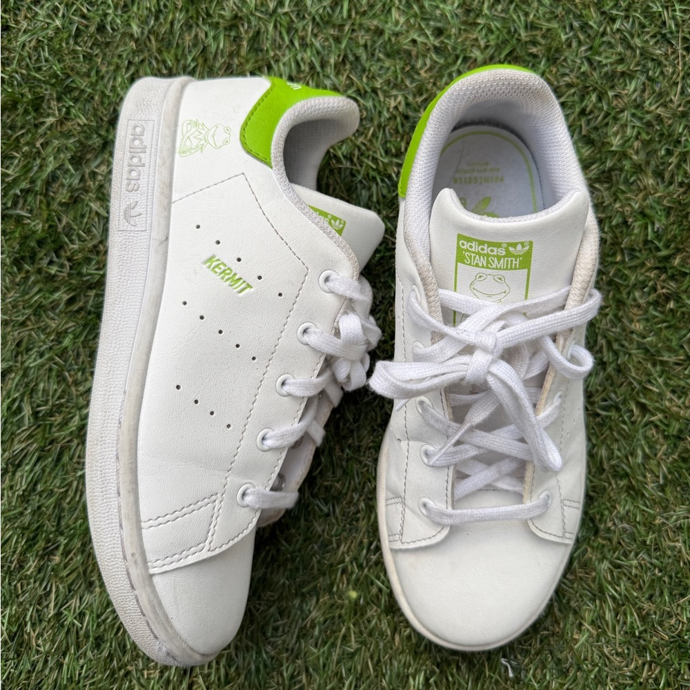 Adidas Stan Smith X Disney Kermit Boys Size 2 US Athletic Shoes Sneakers 33.5 EU